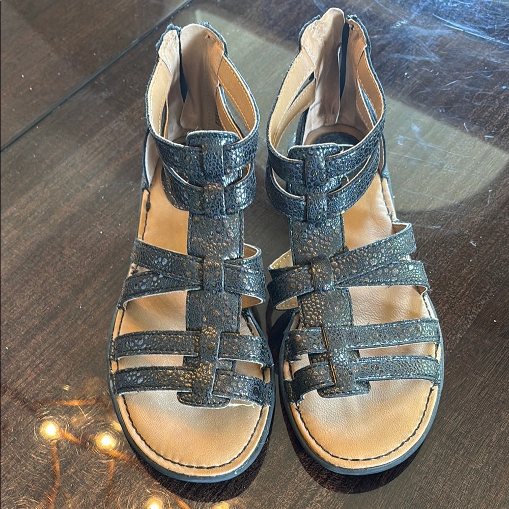 Born (B.O.C) Black Textured Sandals